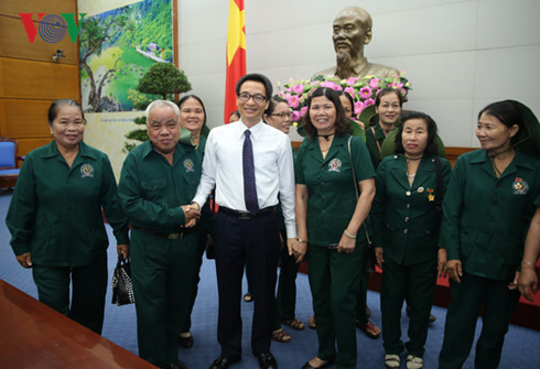 ຮອງນາຍົກລັດຖະມົນຕີຫວູດຶກດາມຕ້ອນຮັບອະດີດຊາວໜຸ່ມຕະລຸມບອນນະຄອນຕາມກີ,ກວາງນາມ